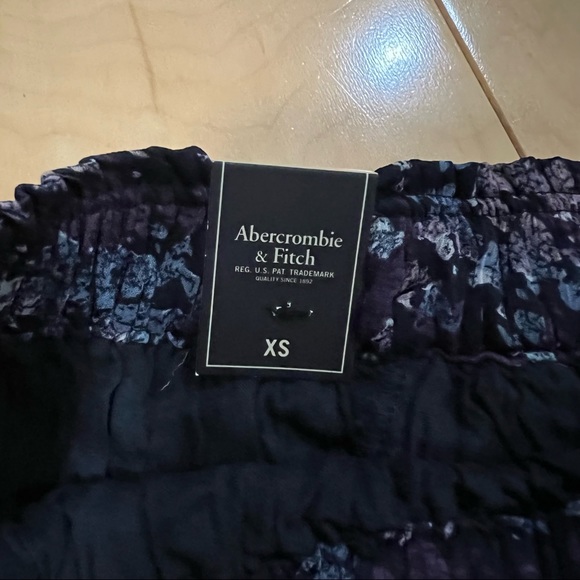 Abercrombie & Fitch Skirt - Picture 2 of 4